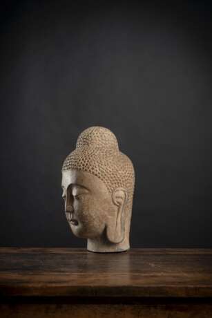 Kopf des Buddha aus Stein - photo 4