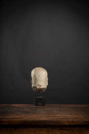 Kopf eines Luohan aus grauem Schiefer auf Sockel montiert - Foto 3