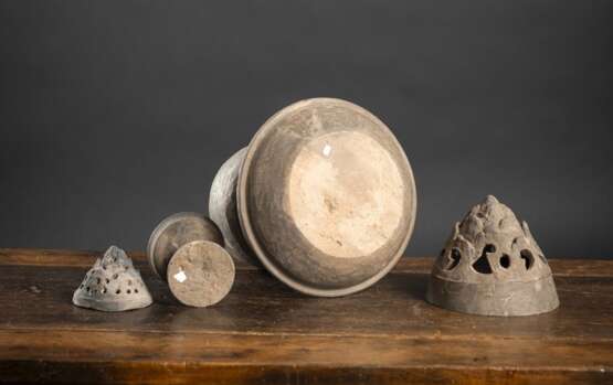 Zwei Hügel-Weihrauchbrenner aus Keramik 'Boshanlu' - фото 3