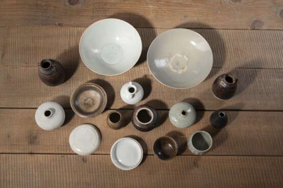 Konvolut Keramik-Schalen und -Vasen - photo 3