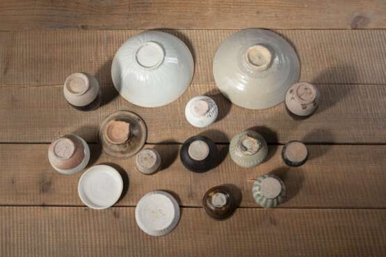 Konvolut Keramik-Schalen und -Vasen - Foto 4
