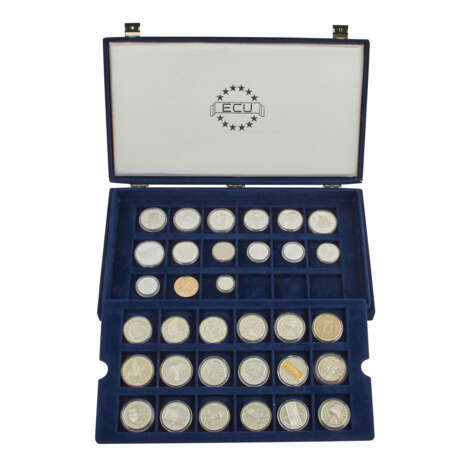ECU Sammlung mit 33 Münzen in Samtschatulle, - фото 1
