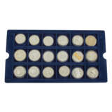 ECU Sammlung mit 33 Münzen in Samtschatulle, - фото 2