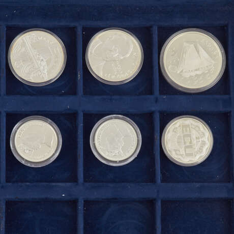 ECU Sammlung mit 33 Münzen in Samtschatulle, - фото 5