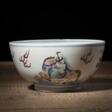 Porzellanschale mit 'Wucai'-Dekor mythlogischer Kreaturen und Romanfiguren - Auktionspreise