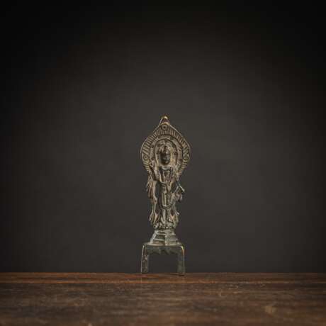 Bronze des Avalokiteshvara im Tang-Stil - photo 1