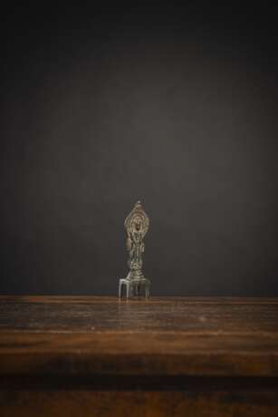 Bronze des Avalokiteshvara im Tang-Stil - photo 2