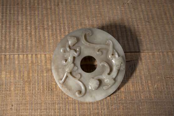 Bi-Scheibe aus Jade mit 'Chilong' in Relief - Foto 2