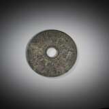 Bi-Scheibe aus Jade mit archaistischem Reliefdekor - фото 2