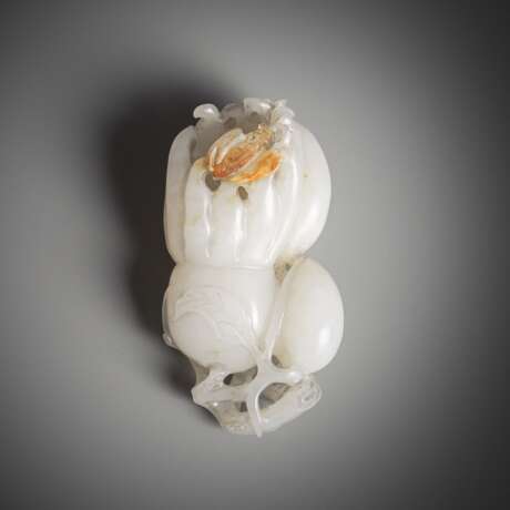 Jadeschnitzerei in Form einer Buddha-Hand-Zitrone und Granatapfel mit Fledermäusen in Relief - Foto 1