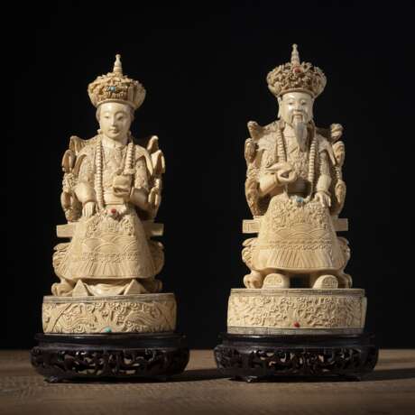 Elfenbeinschnitzereien eines Kaiserpaares - photo 1