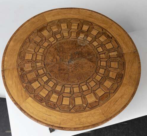 Großer Tisch aus Holz mit Marketerie-Dekor - Foto 4