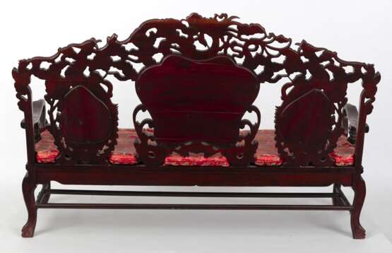 Möbelgarnitur bestehend aus 4 Stühlen, einem Tisch und einer Bank mit eingelegten Steinplatten und Polstern mit Seidenbezug - фото 4