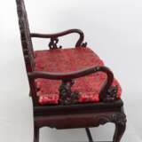 Möbelgarnitur bestehend aus 4 Stühlen, einem Tisch und einer Bank mit eingelegten Steinplatten und Polstern mit Seidenbezug - Foto 5