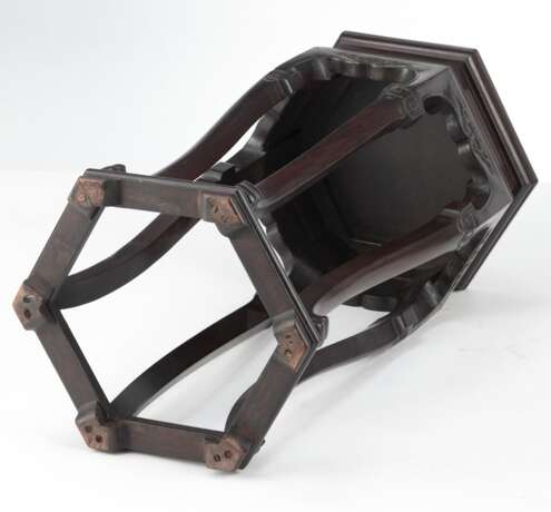 Hexagonaler Stand für einen Weihrauchbrenner mit eingelegter Steinplatte - photo 4