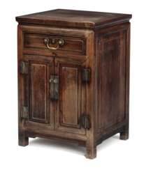 Doppeltürige kleine Kommode