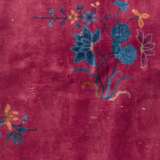 Großer Teppich mit Antiquitäten- und Floraldekor auf puce-farbenem Grund - photo 5