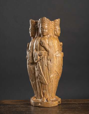 Steinskulptur von vier aneinanderstehenden Buddha - photo 3