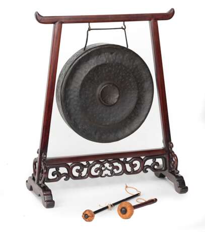 Gong in 'Hongmu'-Gestell mit zwei Schlegeln - photo 1