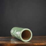Zylindrische Seladonvase mit Bambusdekor - Foto 4