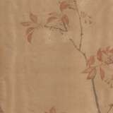 Malerei mit blühenden Kirschbaumzweigen. Tusche und Farben auf Seide - photo 1