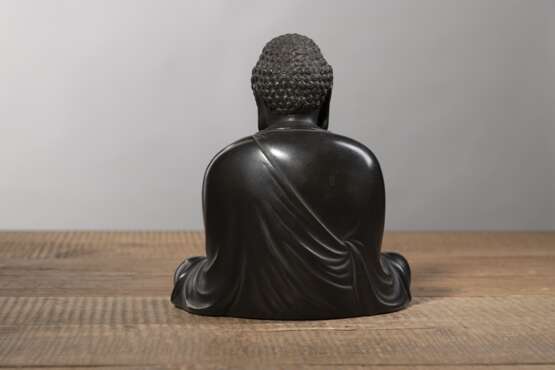 Patinierte Bronze des Buddha Amida - фото 2