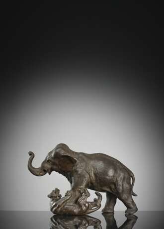 Bronze eines Elefanten im Kampf mit einem Tiger - Foto 1