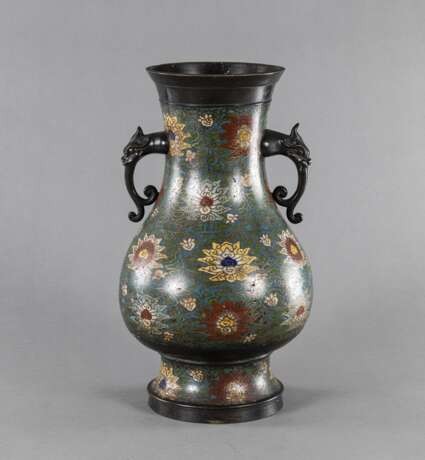 Vase mit Lotos-Champlevé-Dekor aus Bronze - photo 1