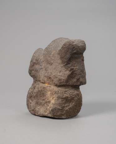 Daikoku aus Stein mit dunkler Patina - Foto 3