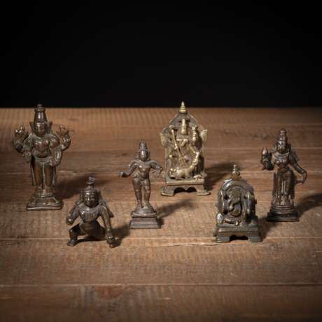 Sechs kleine Bronzefiguren, u.a. Krishna, Parvati, Ganesha - Foto 1