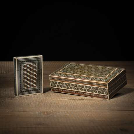 Kleines Etui und rechteckige Deckeldose mit Elfenbein-Intarsien - photo 1