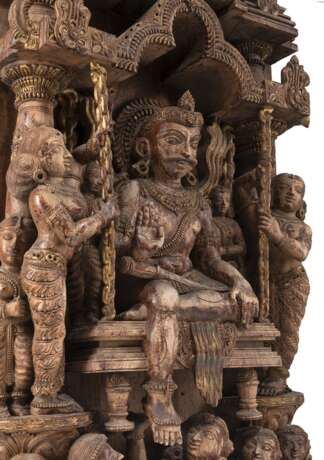 Große Stele aus Holz mit zentraler Darstellung des Krishna - Foto 3
