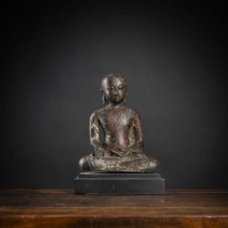 Bronze eines sitzenden Mönches - Foto 1
