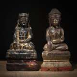 Zwei vergoldete Holzfiguren des sitzenden Buddha - photo 1