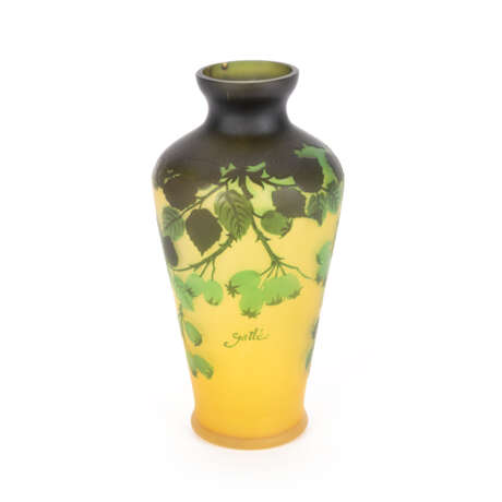 Gallé Vase mit Elsbeerdekor - photo 1