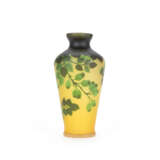 Gallé Vase mit Elsbeerdekor - Foto 2