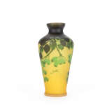 Gallé Vase mit Elsbeerdekor - Foto 3
