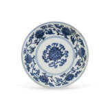 A RARE SMALL BLUE AND WHITE ‘LOTUS’ DISH - photo 1