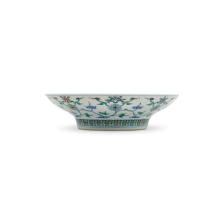 A DOUCAI AND GILT-DECORATED BAJIXIANG OGEE BOWL - фото 4