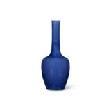 A RARE UNDERGLAZE-BLUE DECORATED BLUE-GLAZED ‘DRAGON’ BOTTLE VASE - photo 3