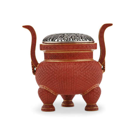 A VERY RARE ENAMELLED AND GILT-DECORATED SIMULATED ‘CINNABAR LACQUER’ TRIPOD CENSER - фото 4