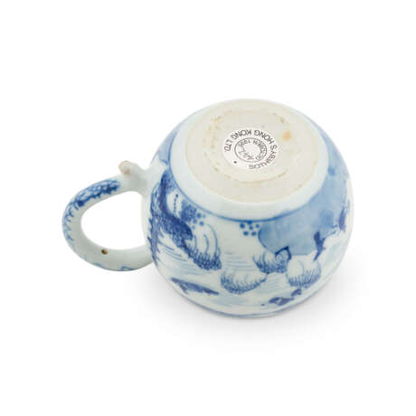A BLUE AND WHITE ‘MASTER OF THE ROCKS’ ‘LANDSCAPE’ MUSTARD POT AND COVER - photo 6
