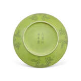 A RARE LIME-GREEN ENAMELLED INCISED ‘DRAGON’ DISH - фото 2