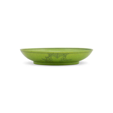 A RARE LIME-GREEN ENAMELLED INCISED ‘DRAGON’ DISH - photo 4