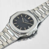 PATEK PHILIPPE. A VERY RARE AND EARLY STAINLESS STEEL AUTOMATIC WRISTWATCH WITH DATE AND BRACELET - photo 3