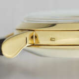 PATEK PHILIPPE. A VERY RARE 18K GOLD CHRONOGRAPH WRISTWATCH WITH SPIDER LUGS - photo 5