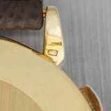 PATEK PHILIPPE. A VERY RARE 18K GOLD CHRONOGRAPH WRISTWATCH WITH SPIDER LUGS - photo 6