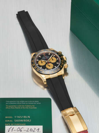 ROLEX. A RARE AND SPORTY 18K GOLD AUTOMATIC CHRONOGRAPH WRISTWATCH - photo 2