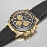 ROLEX. A RARE AND SPORTY 18K GOLD AUTOMATIC CHRONOGRAPH WRISTWATCH - Foto 3
