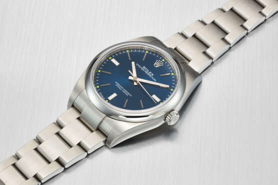 ROLEX. AN ATTRACTIVE STAINLESS STEEL AUTOMATIC WRISTWATCH WITH SWEEP CENTRE SECONDS AND BRACELET - photo 3